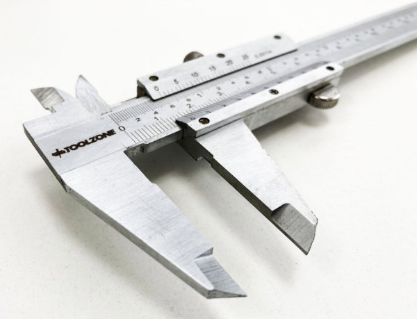 150MM PRECISION VERNIER IN CASE